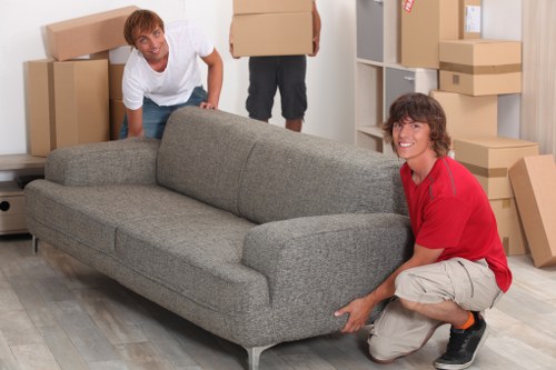 Packing and lifting support for an apartment relocation in Kensington